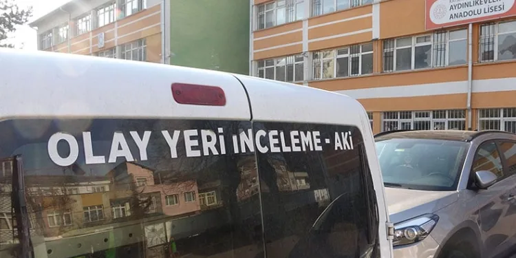 Yorgun mermi okula isabet etti