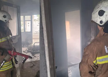 İskenderun’da metruk binada yangın çıktı