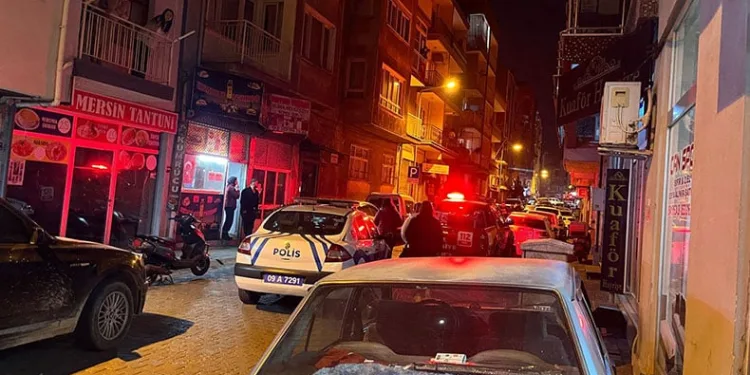 Balkondan düşen adam hayatını kaybetti