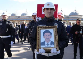 Evinde ölü bulunan kaymakam son yolculuğuna uğurlandı