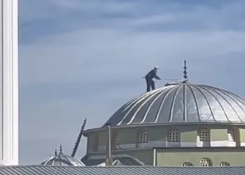 70 yaşında cami kubbesine trımandı
