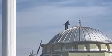 70 yaşında cami kubbesine trımandı