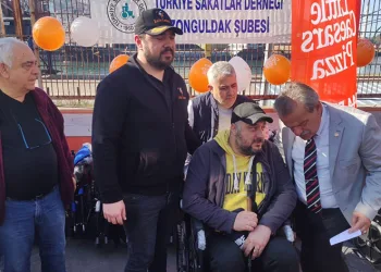 15 ihtiyaç sahibi tekerli sandalyesine kavuştu