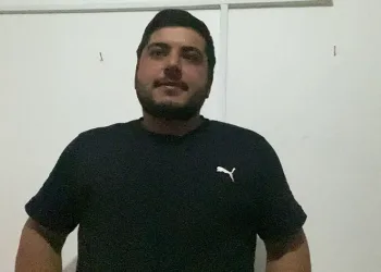 Direksiyonu kitlendi duvara girdi