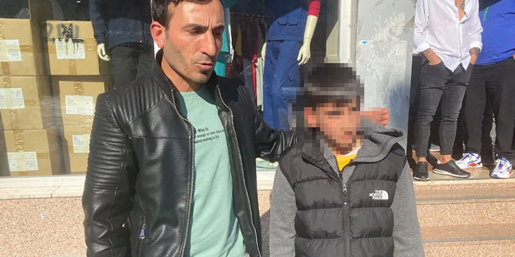 Soda almaya giden çocuğa akıl almaz yumruklu saldırı