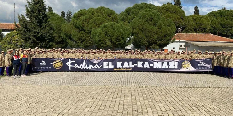 Askerler ‘Kadına karşı şiddet’ konusunda bilgilendirildi