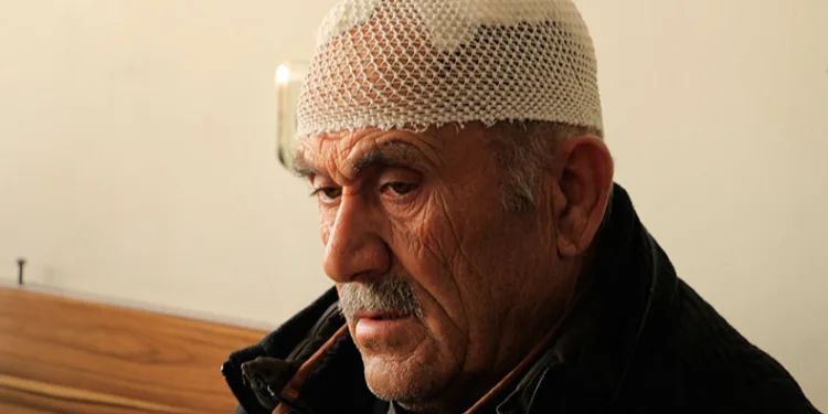 70 yaşındaki adam sokak ortasında darp edildi