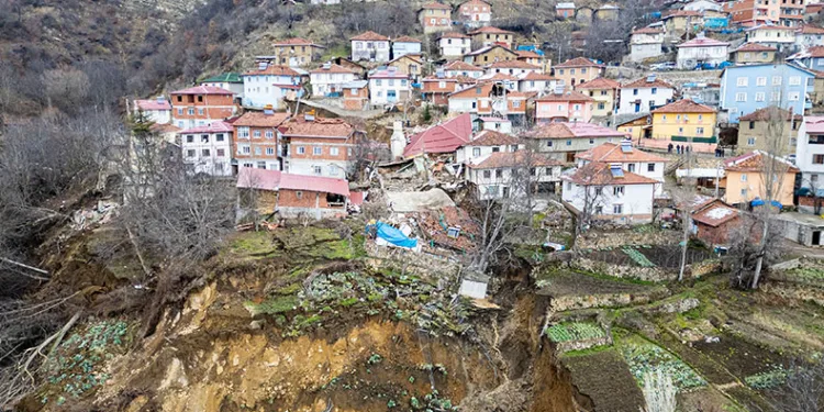 “40 konut, 17 ahır, 7 samanlık ve 1 cami heyelandan etkilendi”