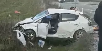 Batman’da otomobil şarampole yuvarlandı