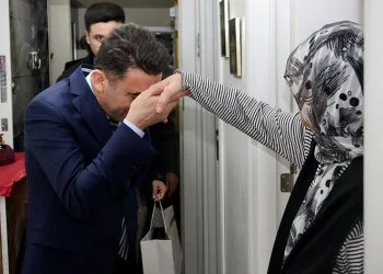 Şehit ailelerinin yaralarını birlikte sarıyor