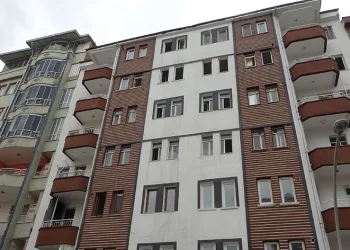 Hasarlı binada asansör boşluğuna düşen şahıs ağır yaralandı
