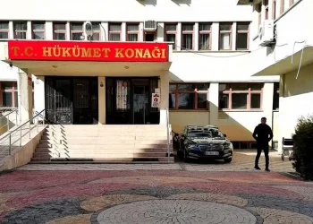 Kızının boşanma davasında kalp krizi geçirdi
