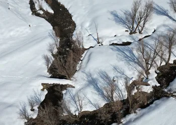 Karlı kaplı menderesler havadan görüntülendi