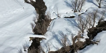 Karlı kaplı menderesler havadan görüntülendi