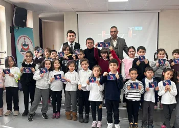 Milli Halterci Halil Mutlu’dan miniklere ziyaret