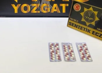 Uyuşturucu satıcıları suçüstü yakalandı