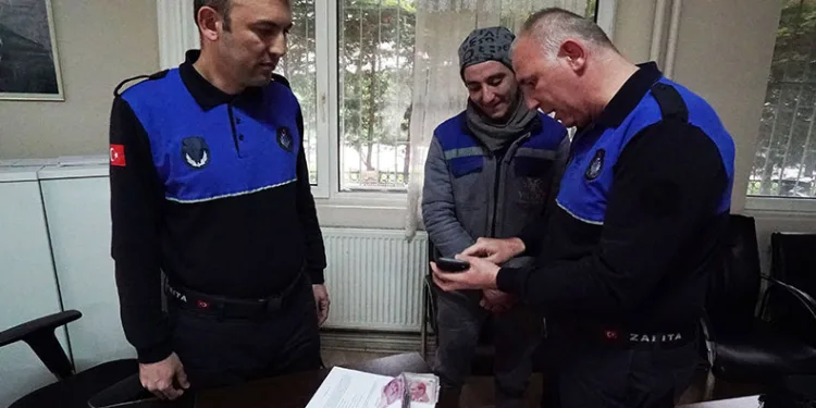 Ev kirasının olduğu cüzdanını kaybetti