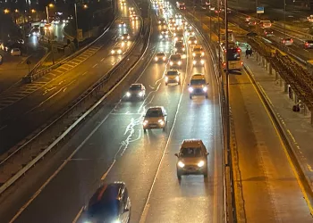 Okulların açılmasıyla trafik yoğunluk oluştu