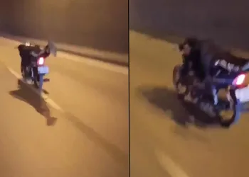 Yatarak motosiklet kullandı, ölüme meydan okudu