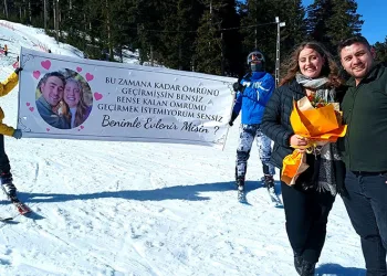 2 Bin 200 rakımda karlar üstünde evlilik teklifi