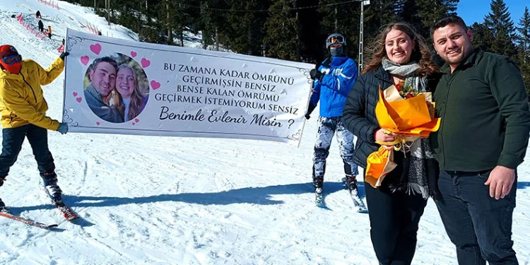 2 Bin 200 rakımda karlar üstünde evlilik teklifi