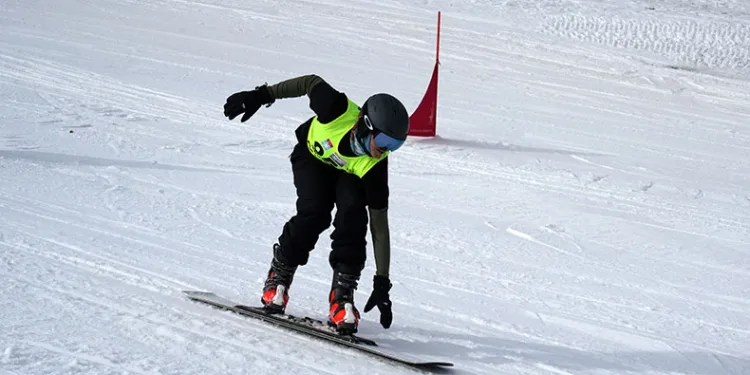 Snowboard Türkiye Şampiyonası Ergan Dağı’nda başladı