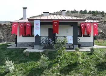 Şehit Özdemir’in ailesine evi teslim edildi