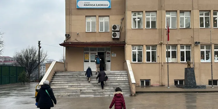 37 bin öğrenci ders başı yaptı