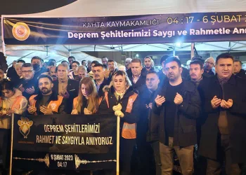 38 kişinin öldüğü binanın enkaz yerinde anma töreni