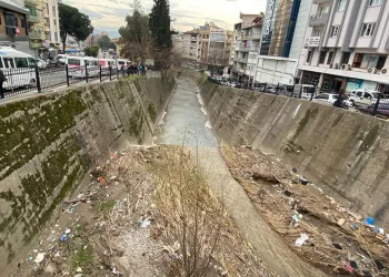 Tabakhane deresi yine çöplüğe döndü