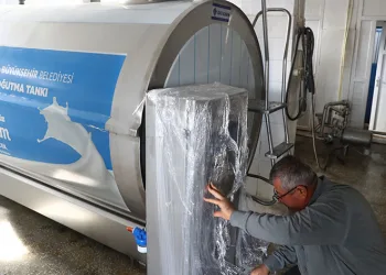 Kokurteli Yazır Mahallesi’ne 4 tonluk süt tankı desteği