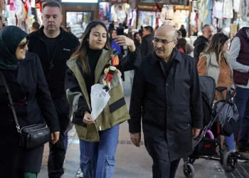 Valisi Demirtaş ailecek halkın içinde