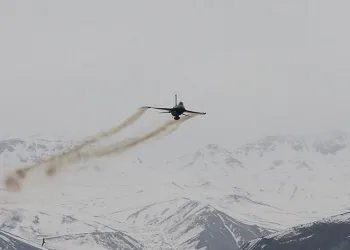 Solotürk ve komandoların gösterisi nefes kesti