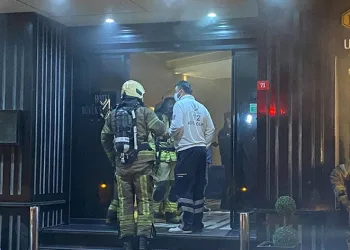 Fatih’te otelde yangın paniği