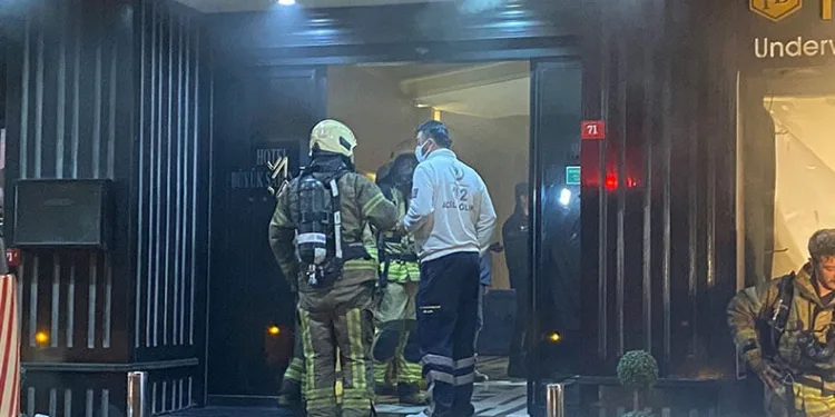 Fatih’te otelde yangın paniği