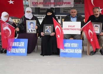 Ailelerin evlat nöbeti devam ediyor