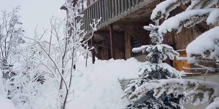 Kar kalınlığı 4 metreye ulaştı