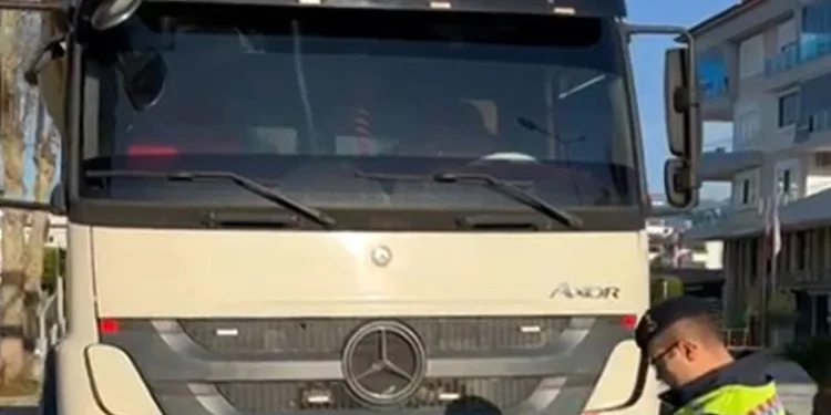 Çakarlı 2 araca 19 bin 317 lira para cezası