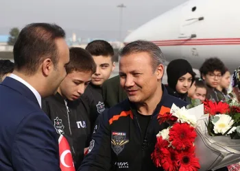 Alper Gezeravcı yurda döndü