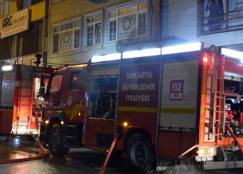 Sakarya’da market deposunda yangın