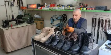 Depremzedeler ayakta kalmak için direniyor