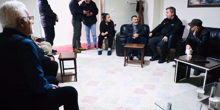Göçük altında kalan işçilerin ailelerine ziyaret