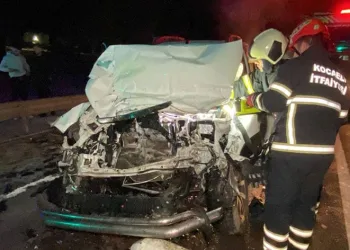 Trafik ışıklarında feci kaza