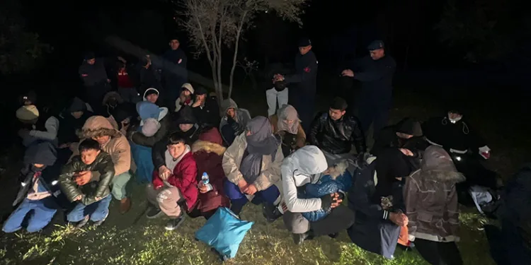İzmir’de 3 göçmen kaçakçısı tutuklandı