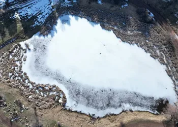 Kar yağmayan Sivas’ta göl buz tuttu