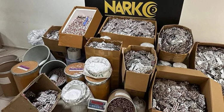 Tavuk çiftliği uyuşturucu imalathanesi çıktı