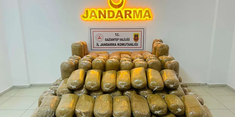 2 ton kaçak tütün ele geçirildi