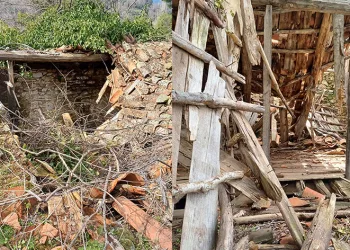 Yayla evleri zamana yenik düşüyor