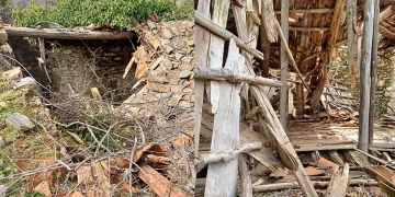 Yayla evleri zamana yenik düşüyor