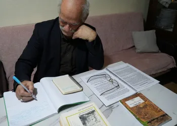 73 yaşında hem okuyor hem de kitap yazıyor